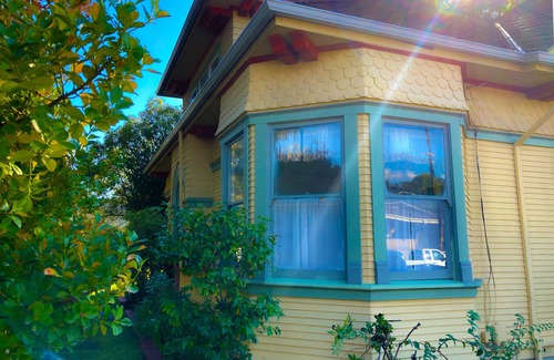 Cloverdale House | Spacious wine country retreat; Sauna, hot tub, gym in charming Cloverdale.