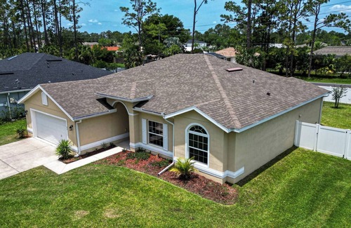 Palm Coast House | Spacious with Private Pool – Ideal for Families