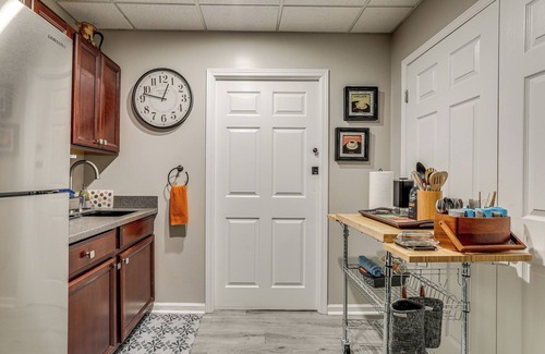 Lawrenceville Apartment | Spacious Yard & BBQ: Chic Escape in Lawrenceville!