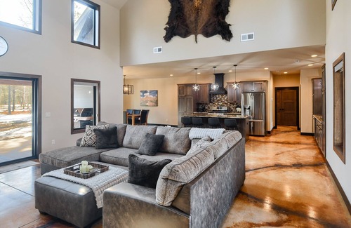 Lead Cabin | Spacious Zero-Entry 3400 Sq. Ft. Lodge on 2 Acres w/Clubhouse Access!