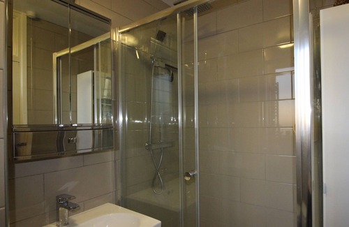 Holborn and Covent Garden Apartment | Spacious Zone 1 Studio Flat With Amazing Views