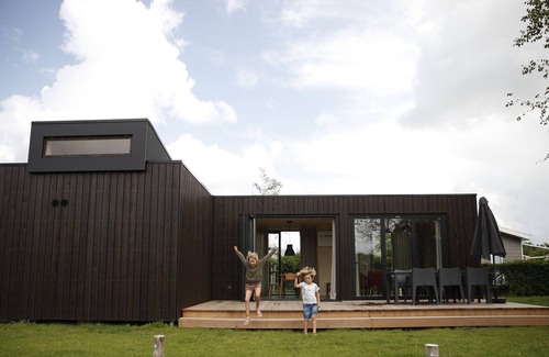 Ouddorp Cottage | Spaciously furnished house, located in a holiday park near the beach