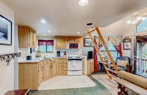 Brookings Apartment | Spade Tooth Tide
