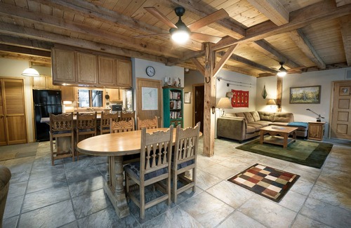 Taos Ski Valley House | Spalding chalet: Serene haven w/creek access and close to ski lift