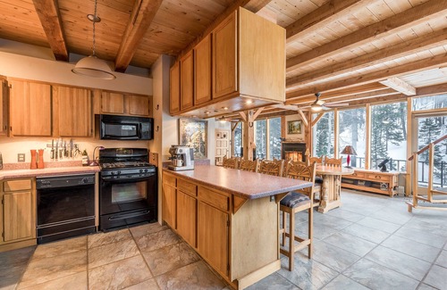 Taos Ski Valley House | Spalding chalet: Serene haven w/creek access and close to ski lift