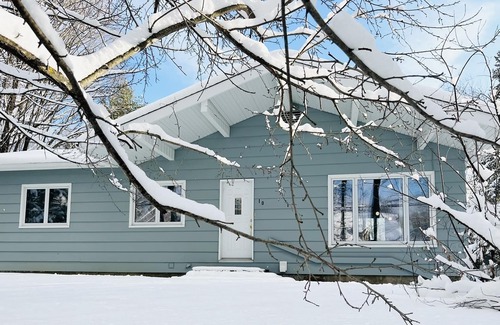Sainte-Ann-des-Lacs House | Span Chalet : Bord de Leau à Proximité de St-sauveur