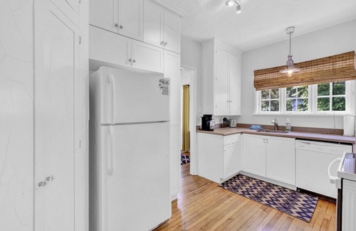 Kingston House | Spanish Beach Bungalow MainHouse