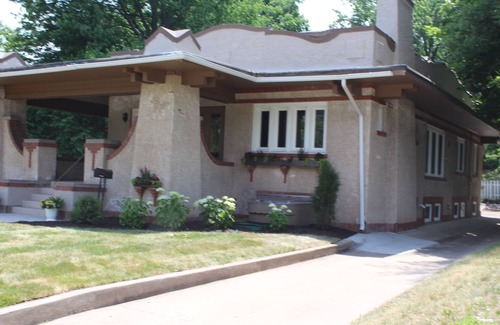 Waupaca House | Spanish Charm 4bed/3bath Downtown Waupaca!