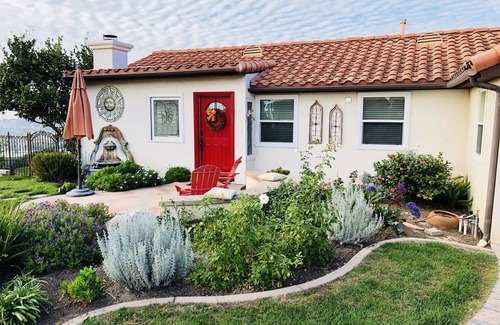 Laguna Beach Cottage | Spanish Cottage Near The Beach With Mesmerizing Views