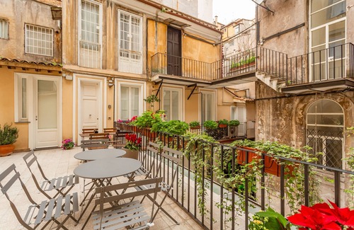Rione III Colonna Apartment | Spanish Steps Deluxe Apartment