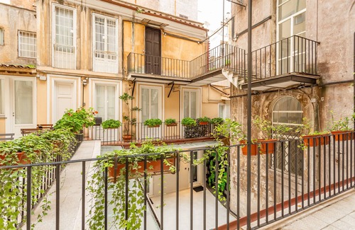 Rione III Colonna Apartment | Spanish Steps Deluxe Apartment