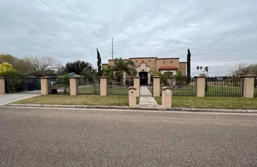 Alamo Apartment | Spanish Style 1 bedroom in the heart of Alamo