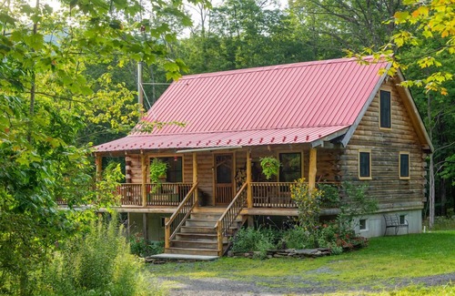 Denver Cabin | Sparkling Bespoke Cabin, Hot Tub, Firepit, Giant Chess Set, Early Check-In!