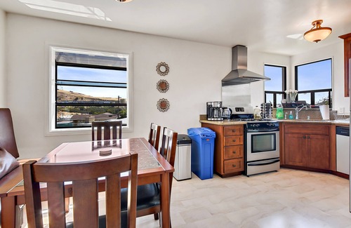 Paradise Valley Apartment | Sparkling Clean Luxury 3 BR House Near SF/SFO/CalTrain/BART+EV+Free Parking+WiFi