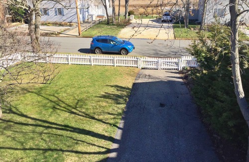 Avon House | Sparkling Cape, steps to lake, 3 blocks to town center, close to beach