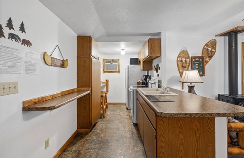 Rapid City Cabin | Sparkling Clean Cabin Thirty Minutes to Mt Rushmore - In Rapid City On Canyon Lake Thirty Minutes from Mt Rushmore