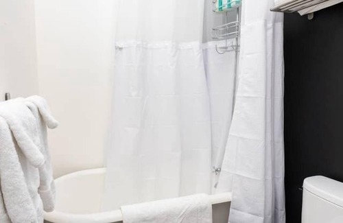 Northeast Edmonton Apartment | Sparkling Clean Comfortable Oasis in Highlands