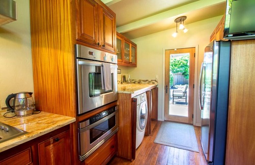 Eugene House | Sparkling Clean Mid Century Modern Home in Ferry Street Bridge Area