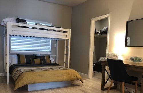 North Hilltop Cottage | Sparkling Clean New Home Near Bethel, Sleeps 8