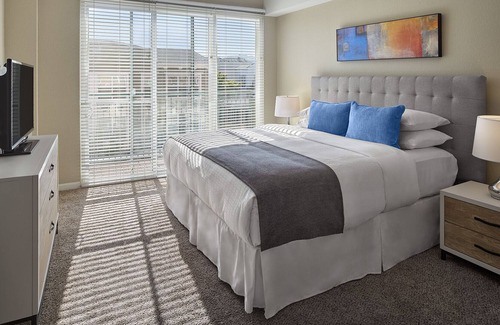 Emeryville Apartment | Sparkling Clean | Secure Access | Rooftop Pool