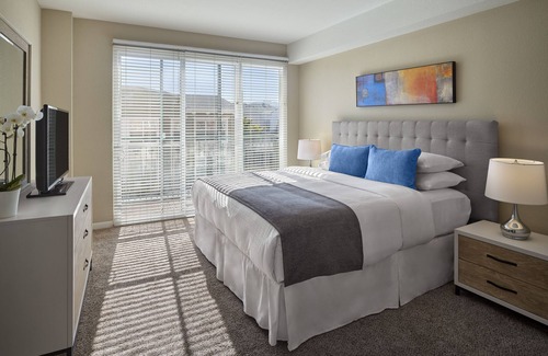Emeryville Apartment | Sparkling Clean | Secure Access | Rooftop Pool