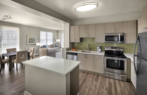 Emeryville Apartment | Sparkling Clean | Secure Access | Rooftop Pool