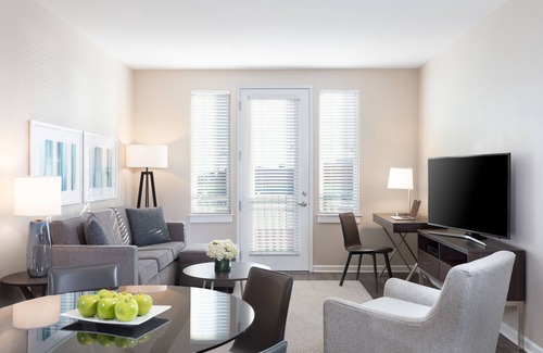 Emeryville Apartment | Sparkling Clean | Secure Access | Rooftop Pool