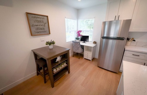 Burbank Apartment | Sparkling First Floor Burbank Home - near to all Burbank & Hollywood Attractions!