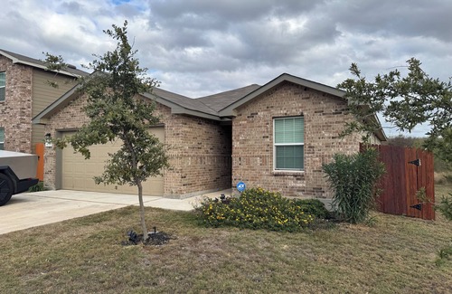Medina Valley House | Sparkling New 4 Bedroom Family Retreat near Sea World, Lackland AFB, & Six Flags