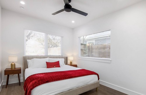 Rosewood House | ~Sparkling New Home~ Pool & Perfection 2M to DT!