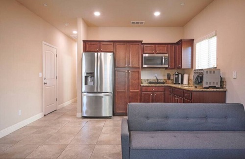 Raisin House | Sparkling & New KING I Close to Necessities