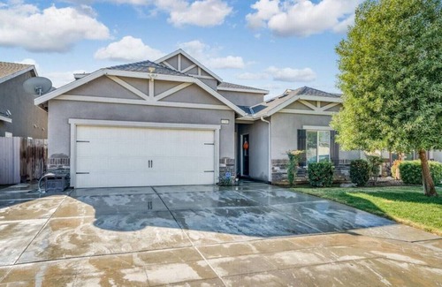 Raisin House | Sparkling & New KING I Close to Necessities