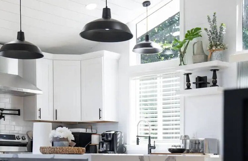Picnic Point-North Lynnwood House | Sparkling Villa: Cheerful spacious house