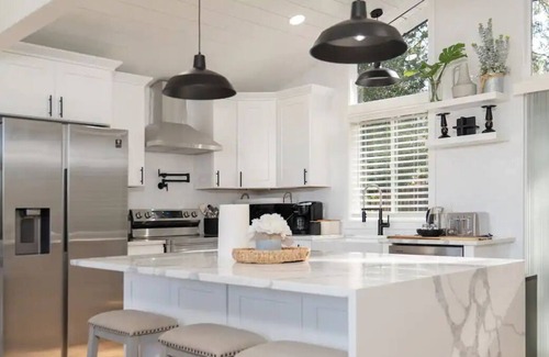 Picnic Point-North Lynnwood House | Sparkling Villa: Cheerful spacious house