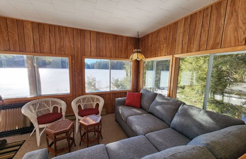 Bracebridge Cottage | Sparkling Waters in Muskoka