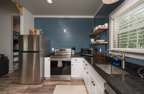 Tracy City Cabin | Sparks Fly/The Retreat at Water's Edge/2 Kayaks, 1 Canoe, 1 Paddle Board