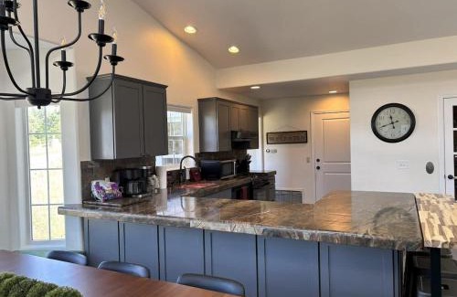 Mountainaire House | Sparrow Nest Hideaway 5BR Home with Hot Tub
