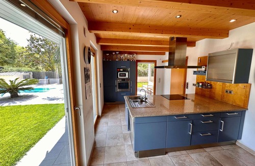 Vilanova I la Geltru House | sparrow villa in residential area by hlclub agency