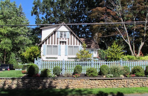 Lake Mohawk Ski Chalet | Sparta, NJ - Lakeside Retreat Only An Hour Away From NYC