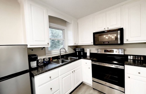 White Stone House | Spartanburg Golf/Fast WiFi/great for Work & Family Friendly