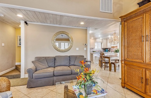 Holiday Isle Villa | SPC 12 is a 3 BR Villas that sleeps 10 on the lake