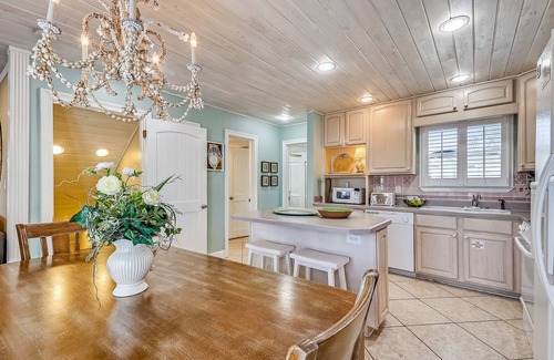 Holiday Isle Villa | SPC 12 is a 3 BR Villas that sleeps 10 on the lake