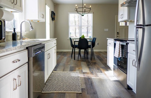 Durham House | Speakeasy Hideout 4 miles to Duke-King Size Bed