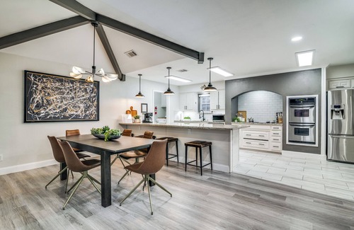 Rowlett House | Speakeasy, Pool, 12 Person Hot tub, Game Room with Arcade, 500MGps Internet.