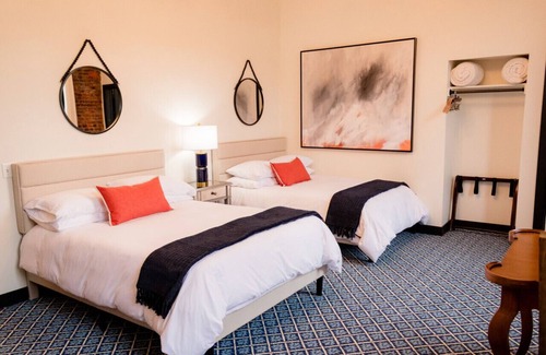 Nevada City Hotel | Speakeasy Suites/Sleeps 18