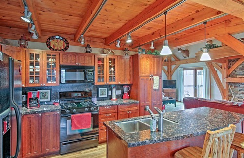 Belle Fourche House | Spearfish Home on 40 Acres w/Private Lake!