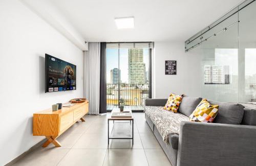 American Colony Apartment | Specelter Views with a Pool Neve Tesedek