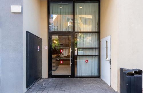 American Colony Apartment | Specelter Views with a Pool Neve Tesedek