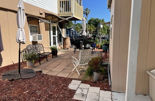 Weeki Wachee Gardens House | SPECIAL DEAL! LUXURY WATERFRONT King & Queen Suites 3 Baths Kayaks Modern