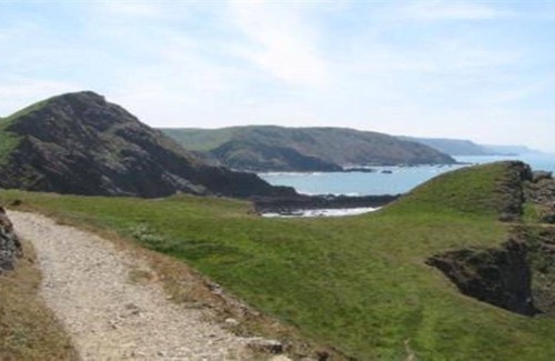 Bude House | Special Offer JUNE AND JULY! 8 Spanish Villa, 2bed, jacuzzi bath private garden,